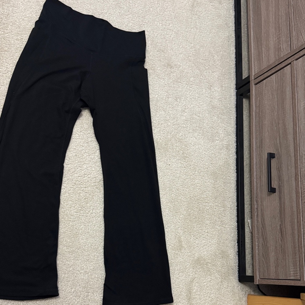 Black flare yoga pants with side pockets